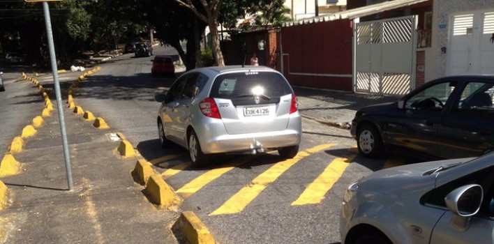 Mito ou verdade: Passar na lombada em diagonal é melhor?