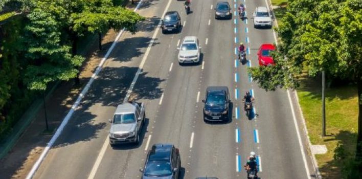 Faixa Azul para motos será ampliada para mais 220 km de vias em São Paulo