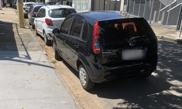 Estacionar em local de guia rebaixada: pode ou não pode?