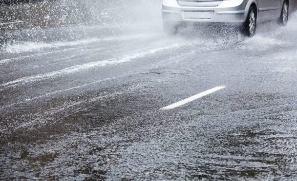 Os cuidados que você deve ter com os pneus do seu carro em época de chuva