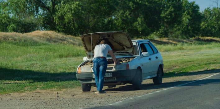 Seu carro quebrou na estrada? Saiba como proceder para não ficar parado