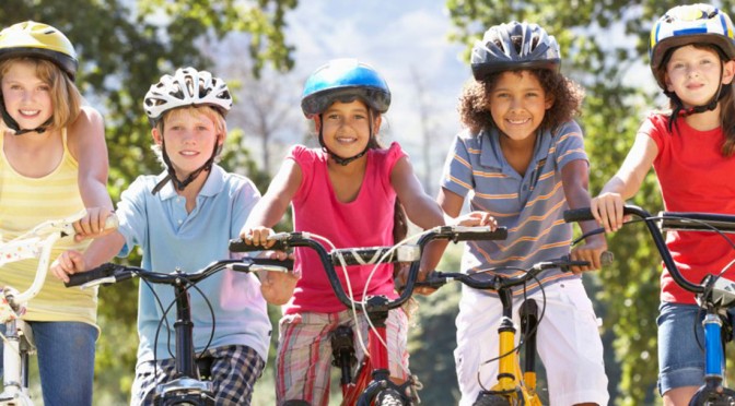 NAS FÉRIAS, CONDUTORES DEVEM ESTAR ATENTOS AOS CICLISTAS MIRINS NAS RUAS