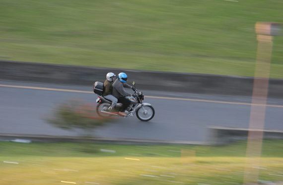 Nova lei de trânsito: conduzir motocicleta com farol apagado não será mais infração gravíssima