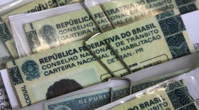 PL que prevê avaliação psicológica obrigatória para renovar CNH avança na Câmara